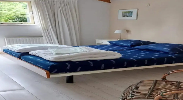 Коттедж Deluxe Nice Holiday Home With Washing Machine, in a Holiday Park 200m. From the Beach