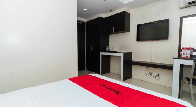 RedDoorz near Quezon City Circle, Забронировать Отель Кесон-Сити 