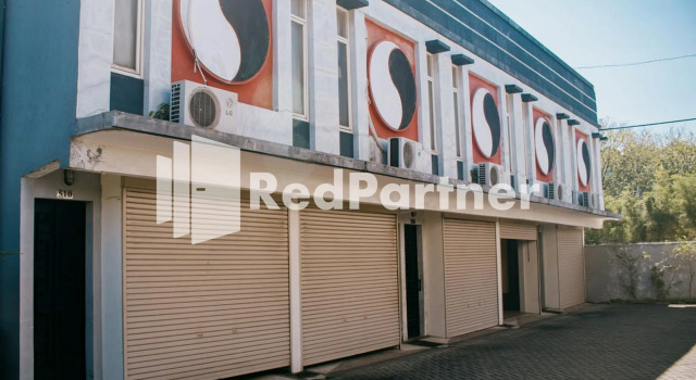 Pits Hotel RedPartner near Atom Mall