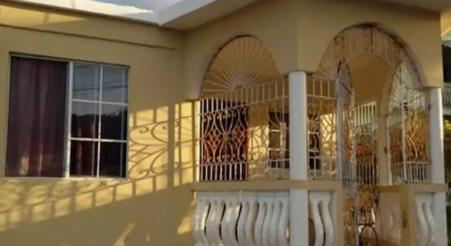 Reggae Moon Guesthouse, Rezervovat Penzión Hotely v Ocho Rios Coast s parkováním, Parkování