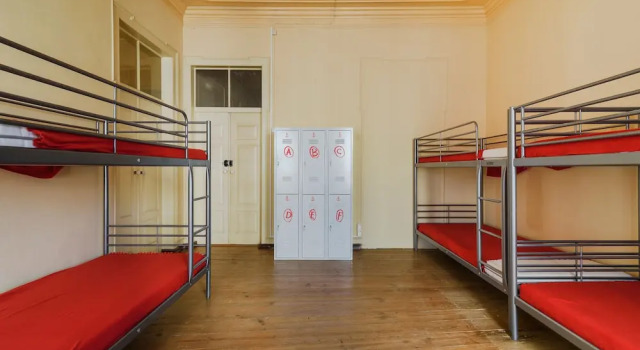 Suntrap Hostel, Забронировать Хостел Недорогие отели Лагуш, рядом с Форте Понте да Бандейра, недорого
