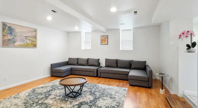 Коттедж A Cottage in Downtown STL.  Sleeps 10