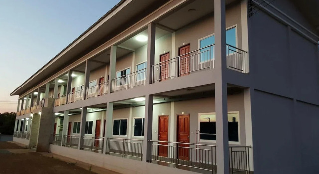 Sakchai Apartment, Varaa Huoneisto Hotellit North-Eastern Thailand pysäköinnillä, Pysäköinti