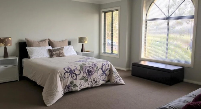 Sydney Amazing Holiday Home, 预订 酒店 Glenfield 悉尼地区
