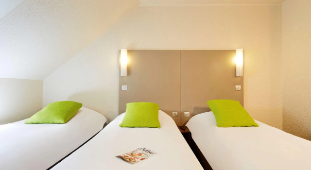 Standart üç kişilik oda Campanile Hotel Compiegne