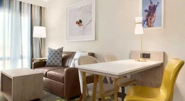 Люкс с балконом Embassy Suites By Hilton Boulder