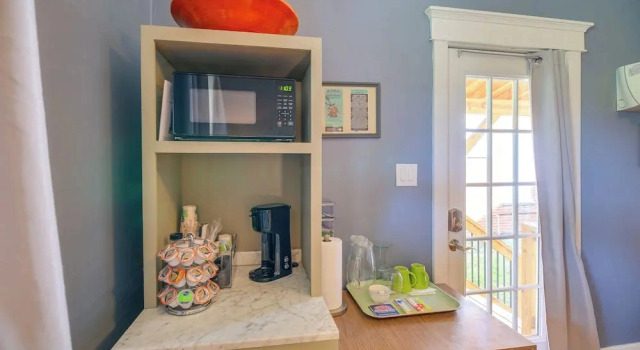 King Studio Suite w/ Walk-in Shower Pet Friendly, Prenota Appartamento Bristol Virginia