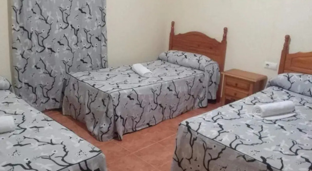 Трёхместный номер Standard с балконом Hostal las Parcelas