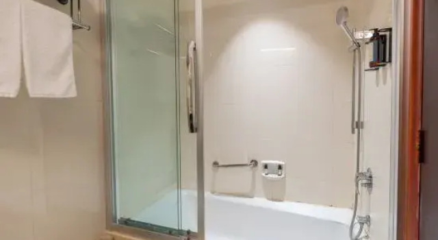 Одноместный семейный номер Standard с видом на город Jinghai Hotel Yantai