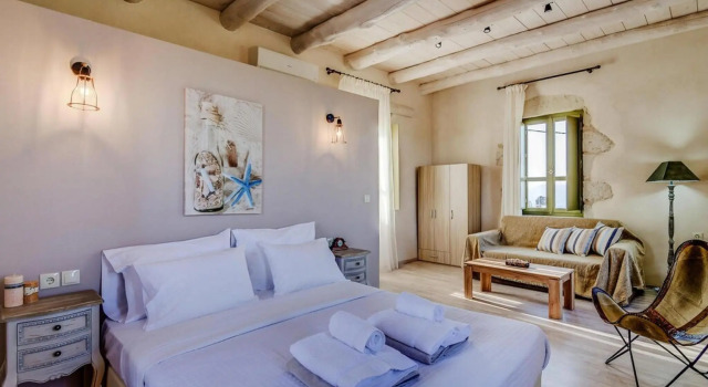Holiday House, Castellos