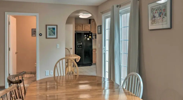 8 Mi to Dtwn Achorage! Home w/ Pet-friendly Yard, Rezerwuj Hotel Anchorage Alaska