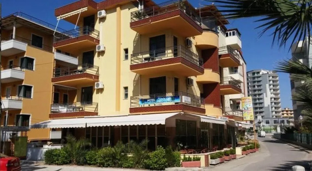 Hotel Dollari, Rezerwuj Hotel Hotele w Durres County z parkingiem, Parking
