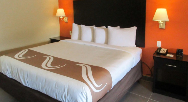 Двухместный люкс Quality Inn & Suites at The Outlets Mercedes-Weslaco