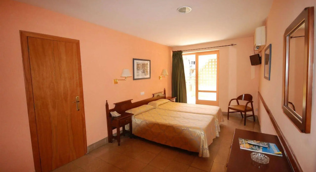 Vintage Hotel Mercedes