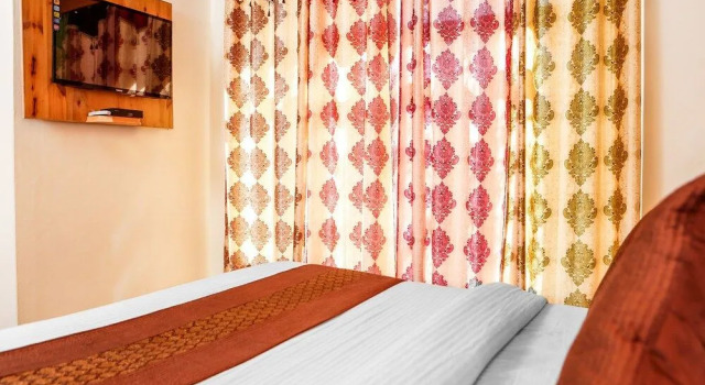 OYO 14082 Hotel Himalayan Stays, Забронировать Отель Отели Джамму и Кашмира с завтраком, Завтраки