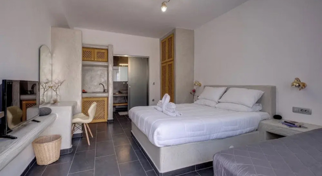 Студия Luxury с балконом и с частичным видом на море Beach Houses Santorini