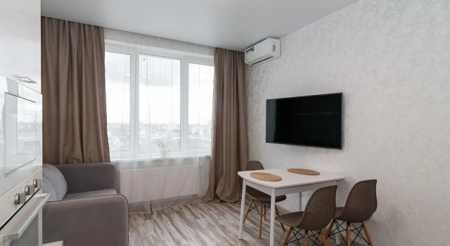 1k Apartment on Elvira Fedorova street 1, Prenota Appartamento Tjumen' 