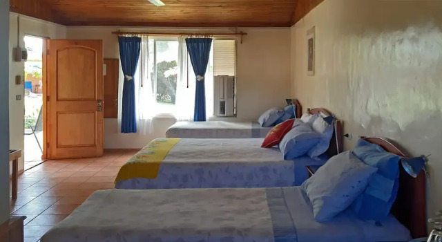 Трёхместный номер Standard с балконом Hotel Tauraa