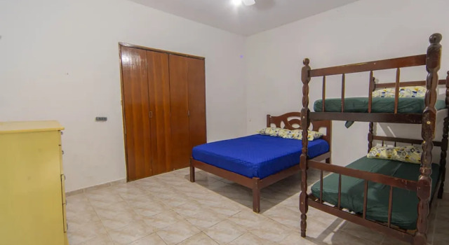 Casa com Piscina e Garagem a 550m da Praia