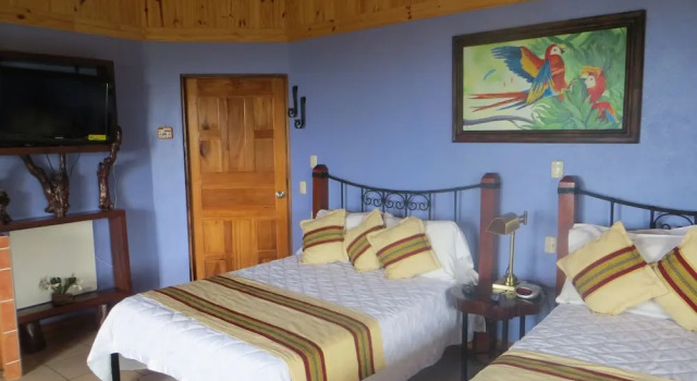 Четырёхместный номер Standard с балконом Guayabo Lodge