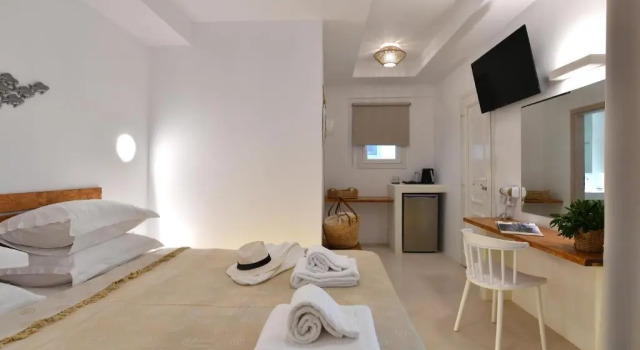 Ammos Luxury Rooms & Home