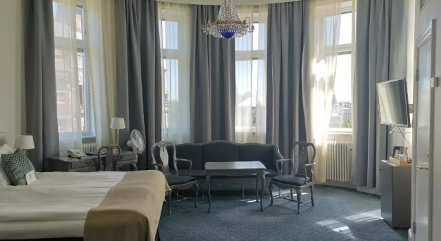 Полулюкс Crystal Plaza Hotel