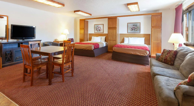 Четырёхместный люкс Travelodge by Wyndham Escanaba