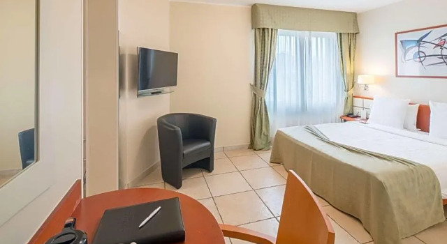 Номер Standard Best Western Plus Grand Hotel Victor Hugo