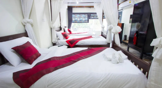 Пятиместный номер Deluxe с балконом Sripoom Boutique House
