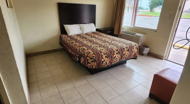 HomeTown Inn and Suites