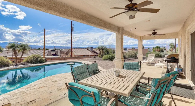 Коттедж Private Pool, 3 Mi to Water! Lake Havasu City Home