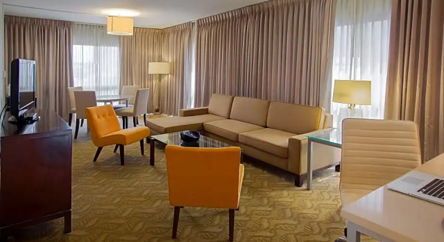 Четырёхместный люкс c 1 комнатой Wyndham Rochester Downtown