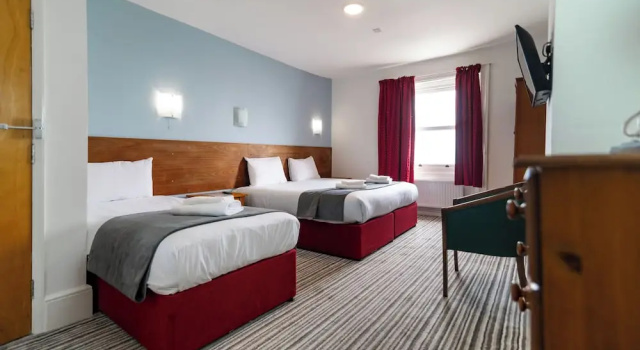 Четырёхместный семейный номер Standard с видом на море The Southcliff Hotel