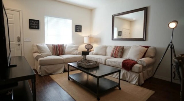 3 Bedroom Villa - 5 Minutes From Disney Parks, Varaa Villa Hotellit Kissimmee pysäköinnillä, Pysäköinti