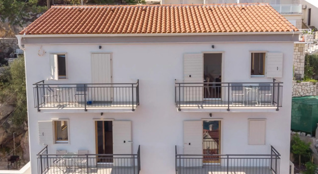 Brand new apt W balcony & perfect seaview at center, Забронировать Отель Отели Хвара с парковкой, рядом с Church of the Holy Spirit Hvar, Парковка