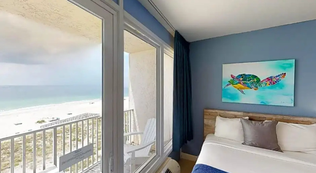 Четырёхместный номер Standard Island Inn Beach Resort