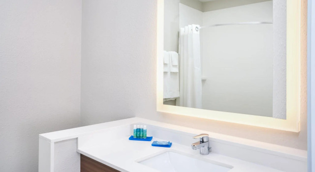 Номер Standard Holiday Inn Express & Suites Chicago North Shore - Niles by IHG