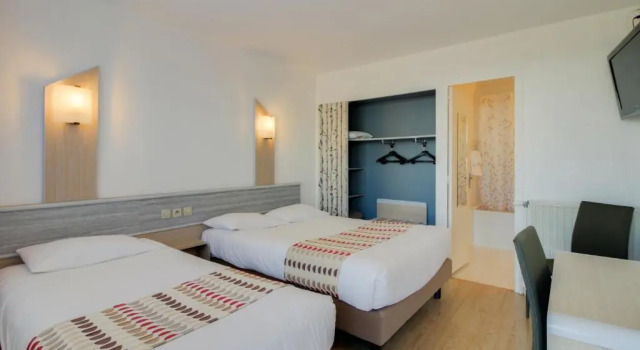 Трёхместный номер Standard Brit Hotel Confort Dijon Sud