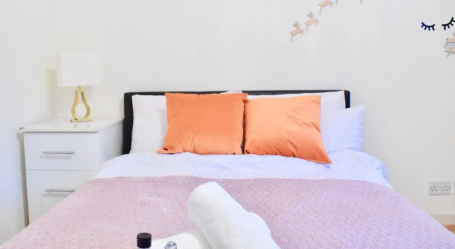 1 Bedroom Apartment With Garden in Mudchute, Varaa Huoneisto Asunnot kohteessa Merseyside, Huoneisto
