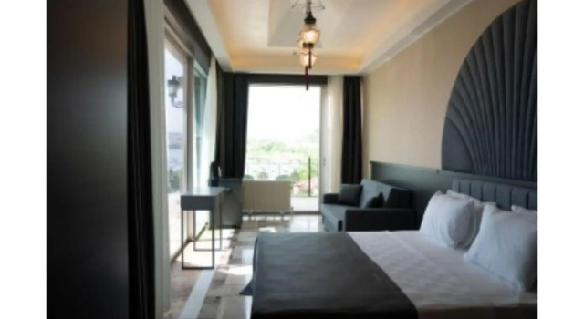 Kronos Hotel