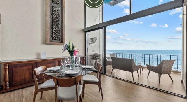 Апартаменты Oceanfront 2 BR Condo With Spectacular View - Pool