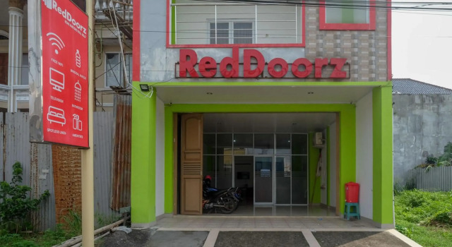 RedDoorz near Hartono Mall Solo