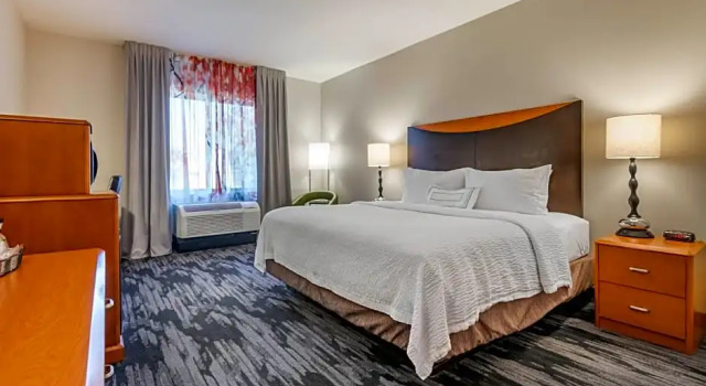 Двухместный люкс c 1 комнатой Fairfield Inn and Suites Holiday Tarpon Springs