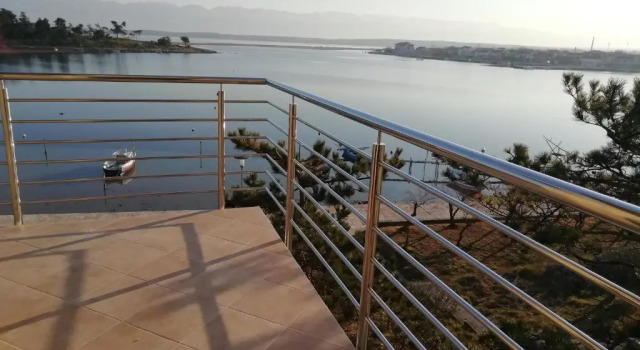 Апартаменты c 1 комнатой с балконом и с видом на море Apartments Valentina-B