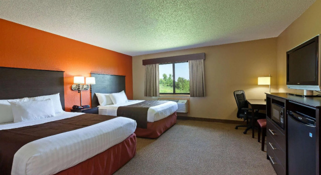 Четырёхместный номер Standard AmericInn by Wyndham Algona