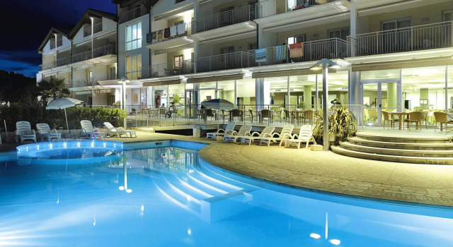 Apartment in Roseto Degli Abruzzi, Book Apartment Hotels in Abruzzo with Parking, Parking
