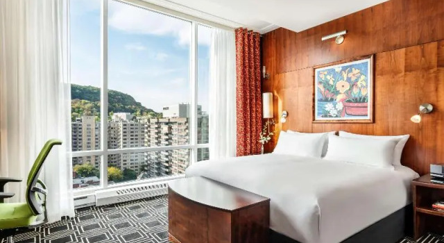 Четырёхместный номер Standard Sofitel Montreal Golden Mile