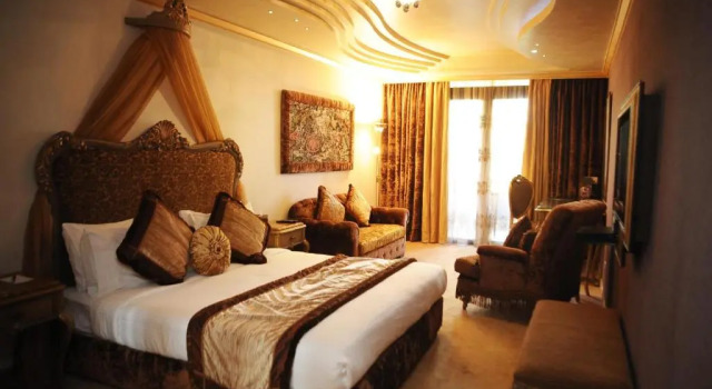 Полулюкс Q Hotel