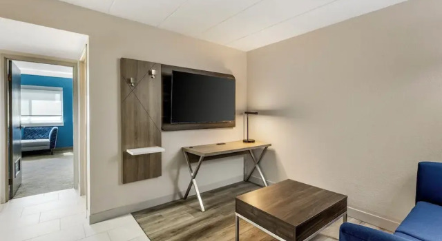 Люкс c 1 комнатой Holiday Inn Express Chicago-Downers Grove by IHG