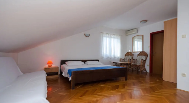 Apartments and Rooms Jaka
